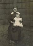 Wageveld Arentje1894 en haar dochter Maartje Hazelbag 1916 ( n.n.).jpg